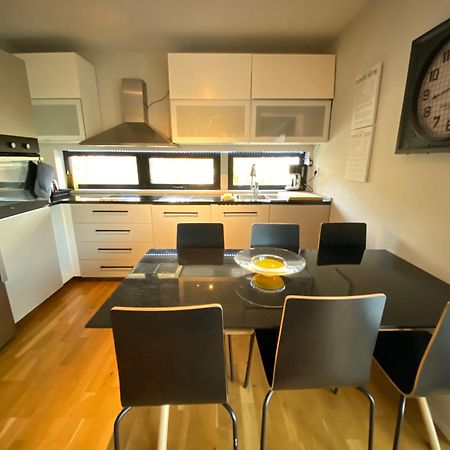 Townhouse On Arlanda Stockholm Metro Line - Easy Checkin Villa Sollentuna Buitenkant foto