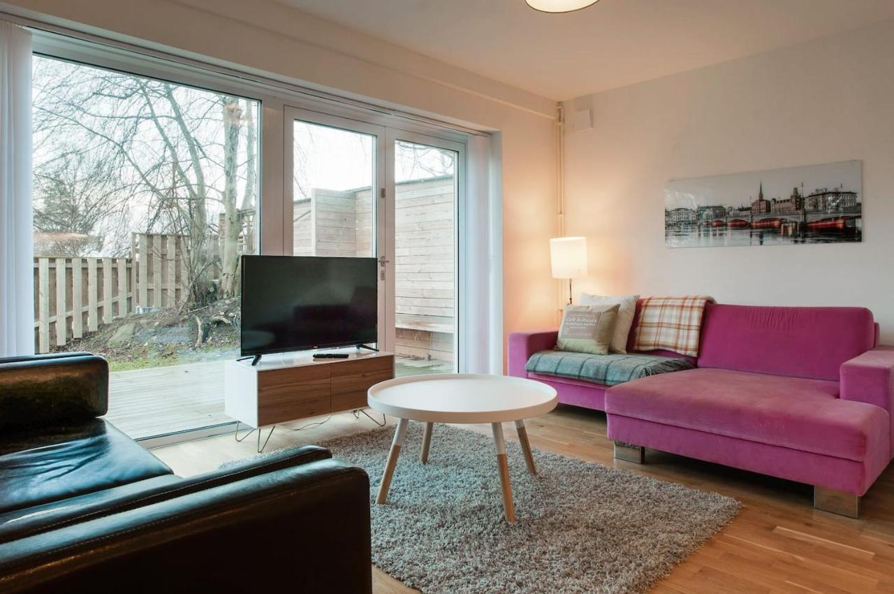 Townhouse On Arlanda Stockholm Metro Line - Easy Checkin Villa Sollentuna Buitenkant foto