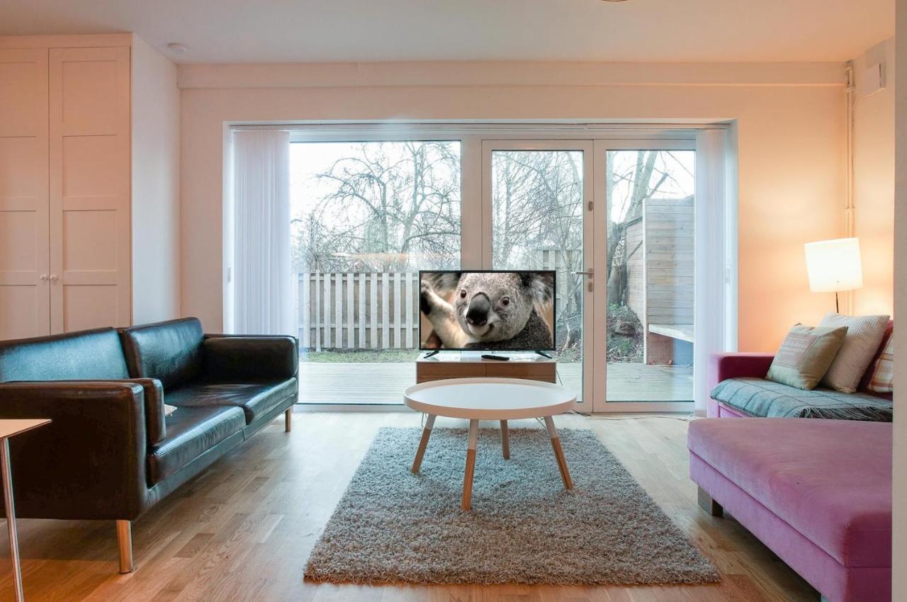 Townhouse On Arlanda Stockholm Metro Line - Easy Checkin Villa Sollentuna Buitenkant foto